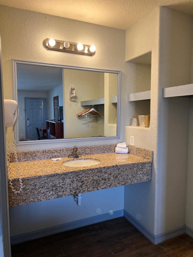 Pearsall Hotel Bien Venido מראה חיצוני תמונה